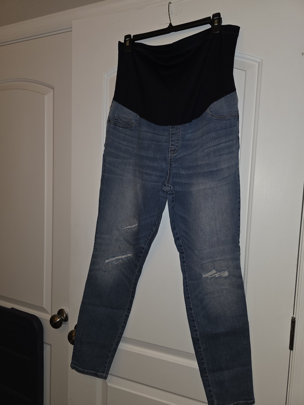Liz Lange Skinny Maternity Jeans in Blue with Black Panel
